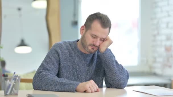 Mature Adult Man Sleeping While Sitting Work — Stockvideo