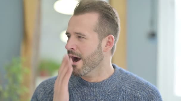 Portrait Yawning Mature Adult Man — Videoclip de stoc