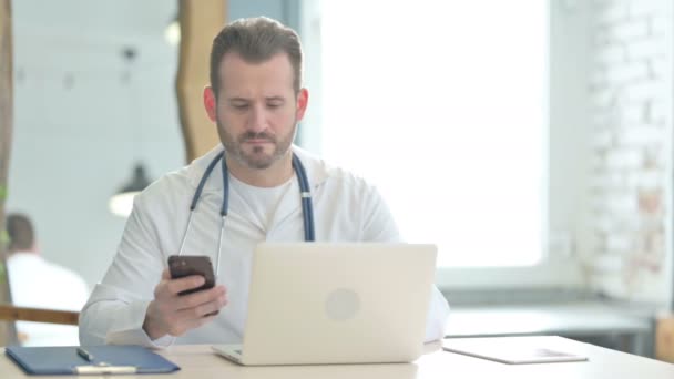 Doctor Using Smartphone Work Clinic — Wideo stockowe