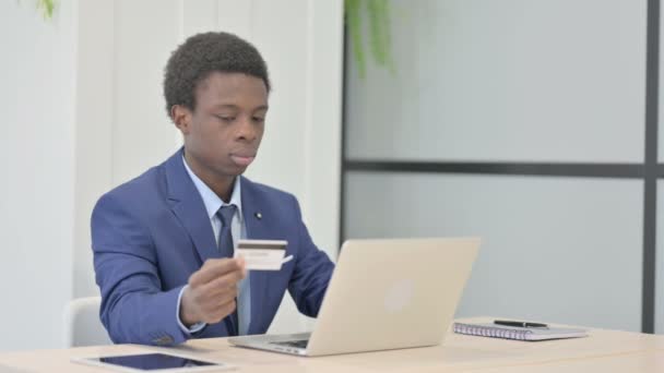 Uomo Affari Africano Impossibile Effettuare Pagamento Online Sul Computer Portatile — Video Stock