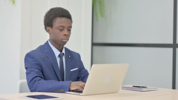 African Businessman Shocked While Working Laptop — Stock video