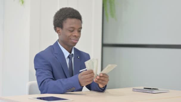 Happy African Businessman Counting Dollar Office — Stok Video