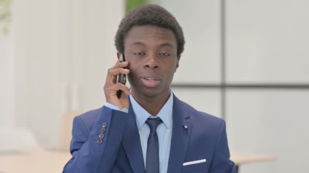Portrait Young African Businessman Talking Phone — Stok Video