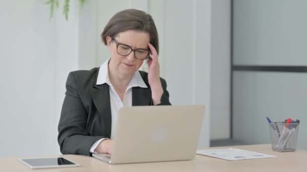 Old Senior Businesswoman Having Headache While Working Laptop — Stockvideo