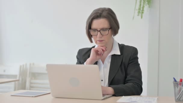 Old Senior Businesswoman Thinking While Working Laptop — Stockvideo