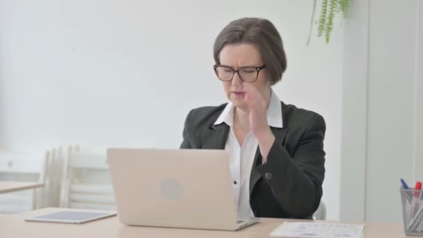 Old Senior Businesswoman Having Headache While Working Laptop — Vídeo de Stock