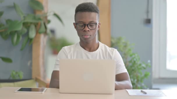 African Man Shaking Head Rejection While Working Laptop — Stockvideo