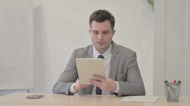 Genç İşadamı Dijital Tablet Kaybına Tepki Verdi