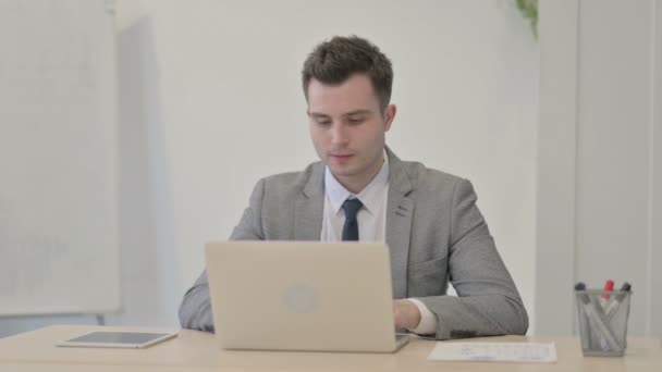 Young Businessman Reacting Loss While Working Office — Stockvideo