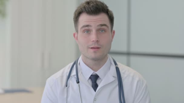 Portrait Smiling Male Young Doctor Clinic — Stockvideo