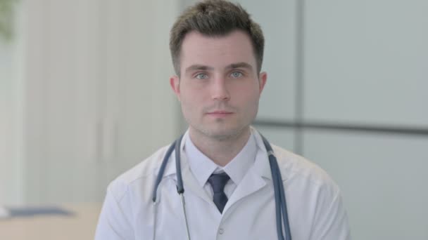 Portrait Serious Male Young Doctor Clinic — Stockvideo