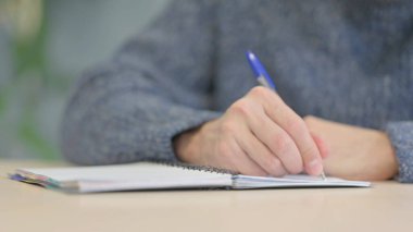 Bir Mektup Yazan Adam 'ın Kapanışı