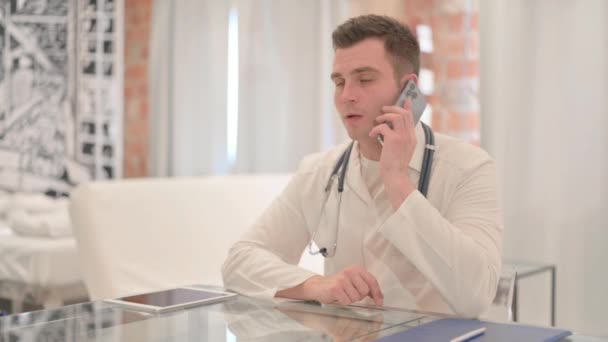 Male Doctor Talking Phone Clinic — Stockvideo