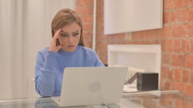 Laptop 'ta Kayıp Genç Kadın Şok Oldu