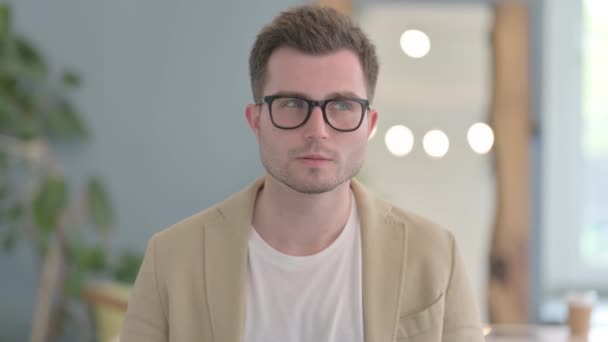 Portret Van Brainstorming Jonge Zakenman Met Nieuw Idee — Stockvideo
