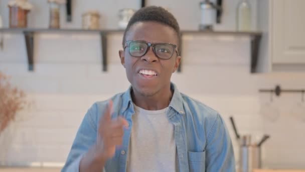 Retrato Joven Africano Enojado Discutiendo Luchando — Vídeos de Stock