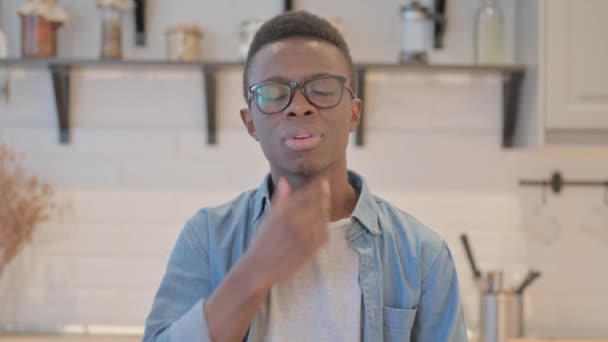 Portret Van Brainstorming Young African Man Met Een Nieuw Idee — Stockvideo
