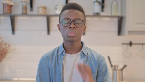 Portrét Mladého Afrického Muže Bolestí Zubů — Stock video