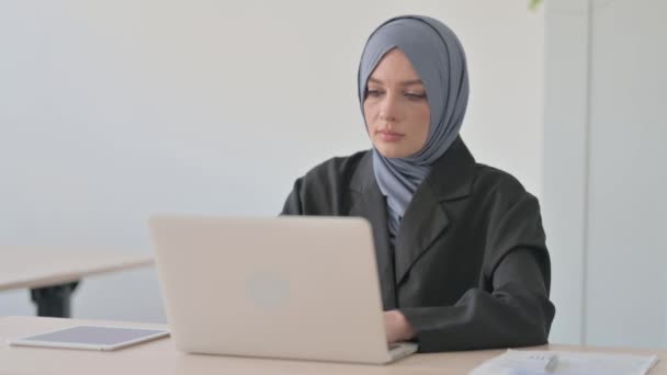 Hayır Müslüman Kadınını Reddetmek Şyerinde Parmak Sallamak — Stok video