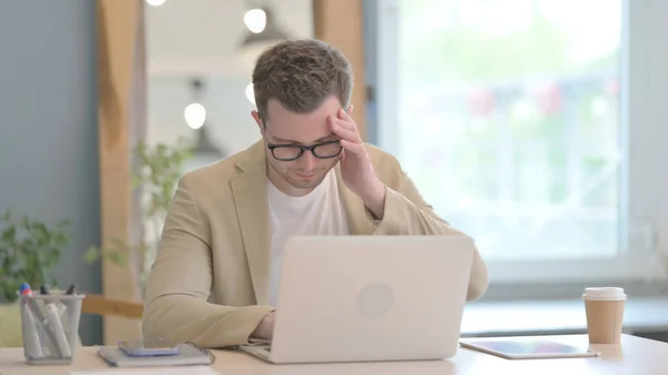Young Businessman Headache Working Laptop — Zdjęcie stockowe
