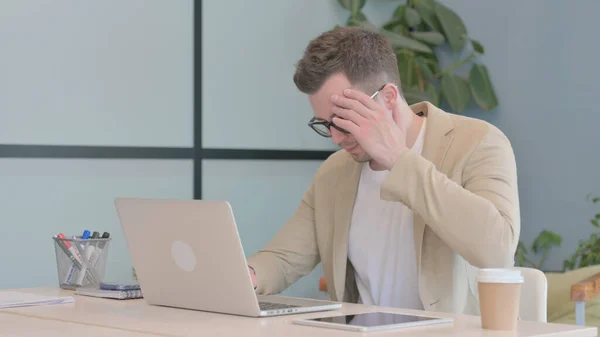 Young Businessman Headache Working Laptop — Fotografia de Stock
