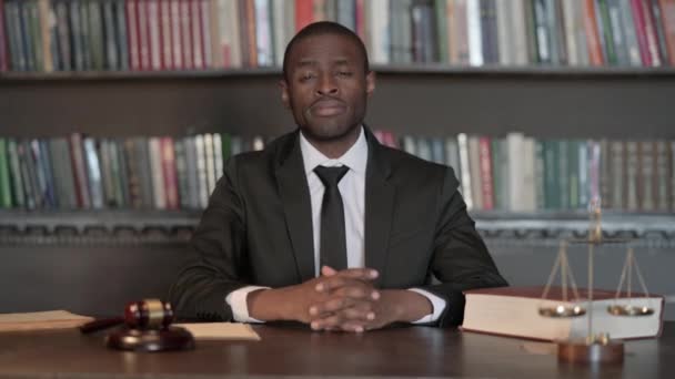 Emocionado Africano Abogado Masculino Clapping Team Office — Vídeo de stock