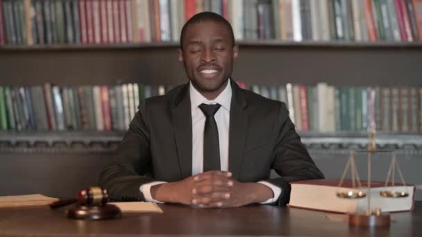 Africký Muž Právník Dělá Palce Nahoru Kanceláři — Stock video