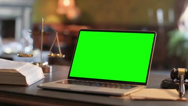 Close Van Laptop Met Green Screen Court Room — Stockvideo