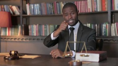 Afrikalı Amerikalı Avukata Bana Davranışla Yardım Etmek