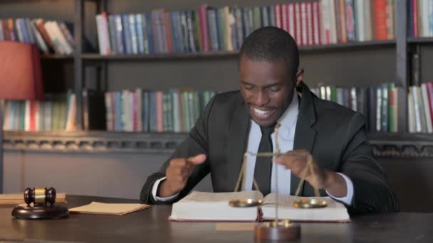 아프리카계 미국인 변호사 — 비디오