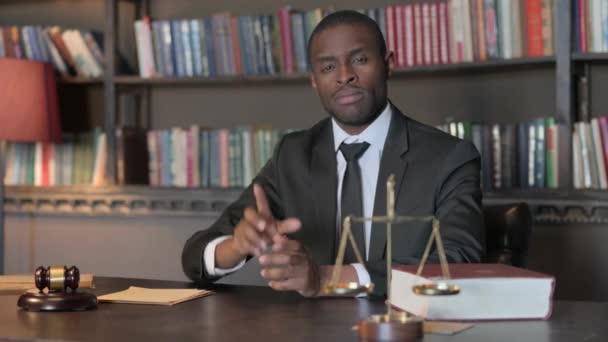 아프리카계 미국인 변호사 카메라를 — 비디오