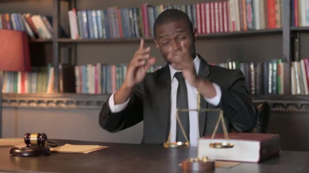 Convidando Advogado Afro Americano Escritório — Vídeo de Stock