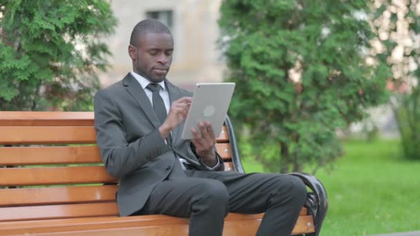 African Businessman Upset Loss Tablet While Sitting Outdoor Bench — Stock Video