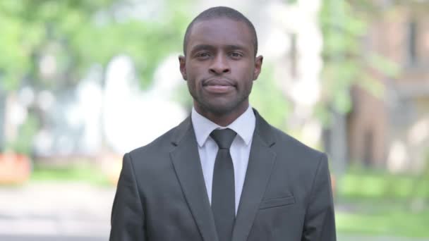 Outdoor Portrait Serious African Businessman — Stock Video