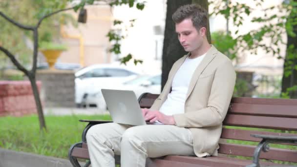 Casual Young Man Smiling Camera While Working Laptop Outdoor — Stok Video
