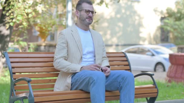 Modern Casual Man Sitting Outdoor Back Pain — Stock Video