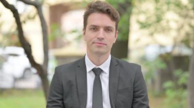 Reddedilen İşadamının Açık Hava Portresi