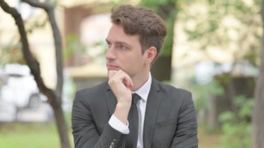 Düşünceli İş Adamı Bir Fikri Olan Açık Hava Portresi