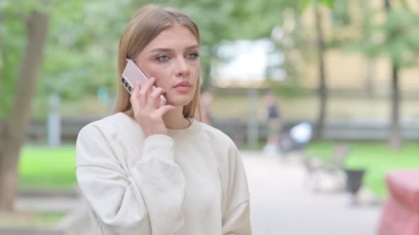 Busy Woman Talking Phone Outdoor — Stock Video
