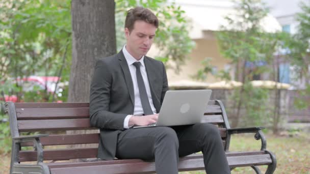 Thumbs Young Businessman Laptop Outdoor — Stock Video
