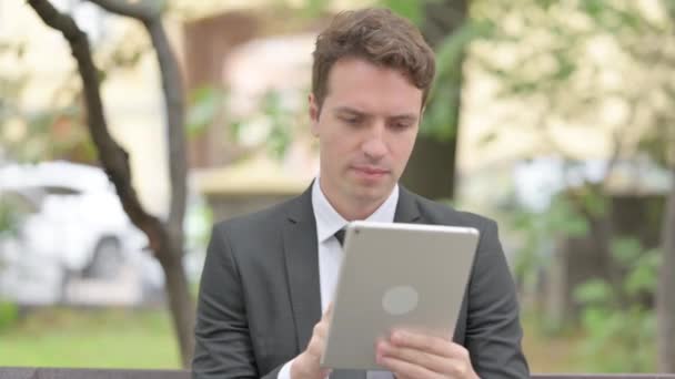 Tablet Kaybolan Şadamı Üzgüncomment — Stok video