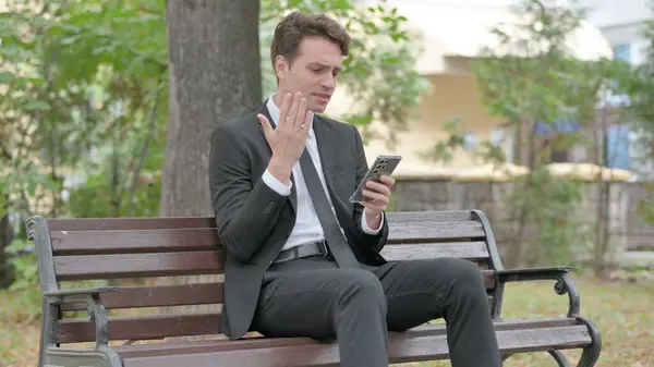 Junger Geschäftsmann Schockiert Über Verlust Telefon Während Freien Auf Einer — Stockfoto