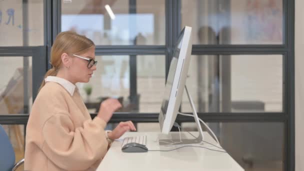 Young Woman Headache Working Desktop — Stock Video