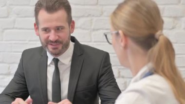 Genç Hasta Erkek 'in Kadın Doktor' la Konuşmasının Kapanışı