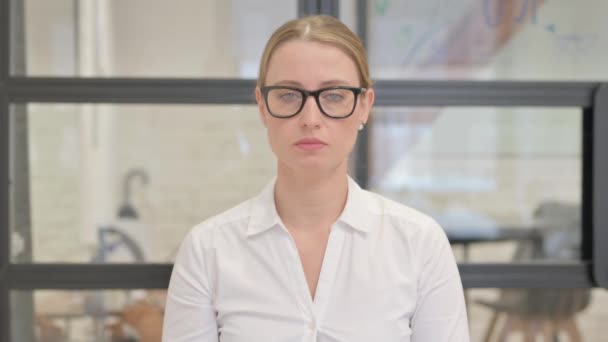 Portrait Tense Mature Business Woman Denial — Stock Video