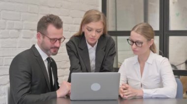İş Adamları Çevrimiçi Ticaret Kaybına Tepki Veriyor
