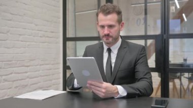 Tabletinde Kayıplar Olan Orta Çağ İşadamı