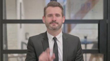 Yeni Fırsatlar Arayan Orta Çağ İşadamı Portresi