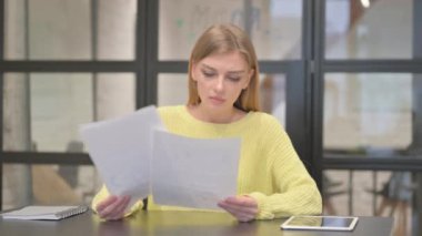 İşte Gelişigüzel Yaratıcı Kadın Okuma Belgeleri