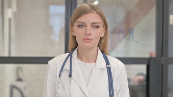 Portrait Serious Blonde Female Doctor — Stock Video